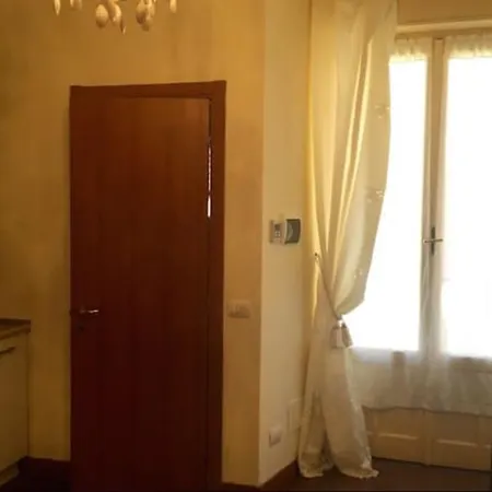 Lucy's Houses - Giallo