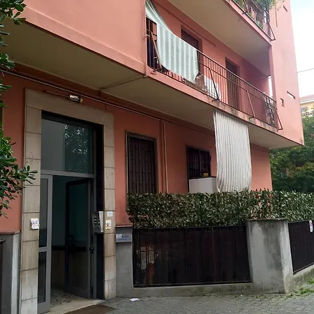 Apartment Lucy's Houses - Giallo *