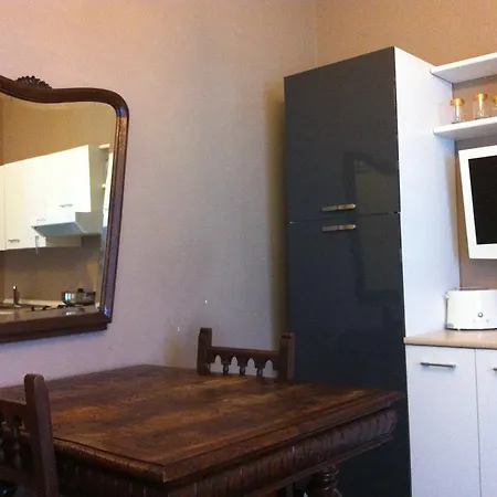 Apartment Lucy's Houses - Giallo