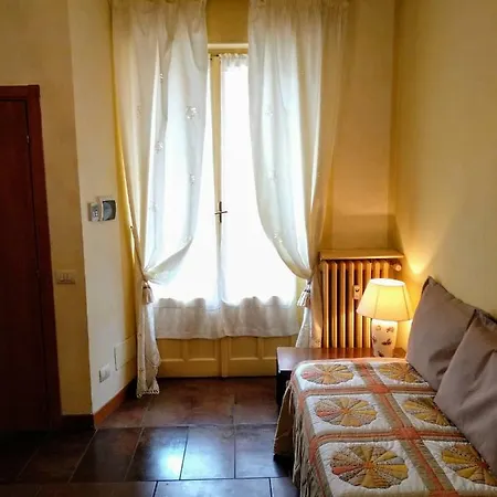 Lucy's Houses - Giallo Novara